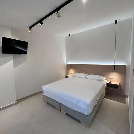 Almondo Apartahotel